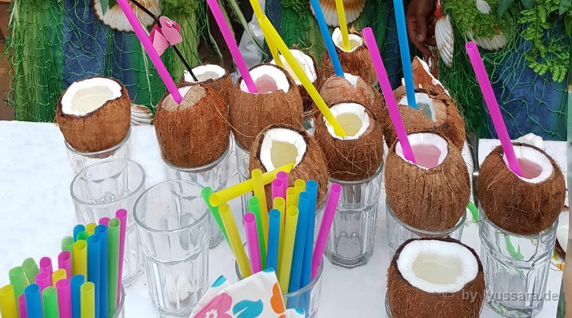 Frische Kokosnuss, mit oder ohne Kokosnuss Rum, als Begrüßung Cocktail für ihre Gäste  42
